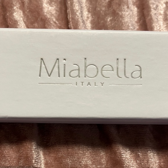 Elegant Silver Bracelet - Picture 2 of 5